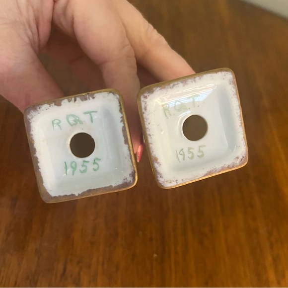 Vintage porcelain salt and pepper shaker from 1955. - Picture 7 of 9